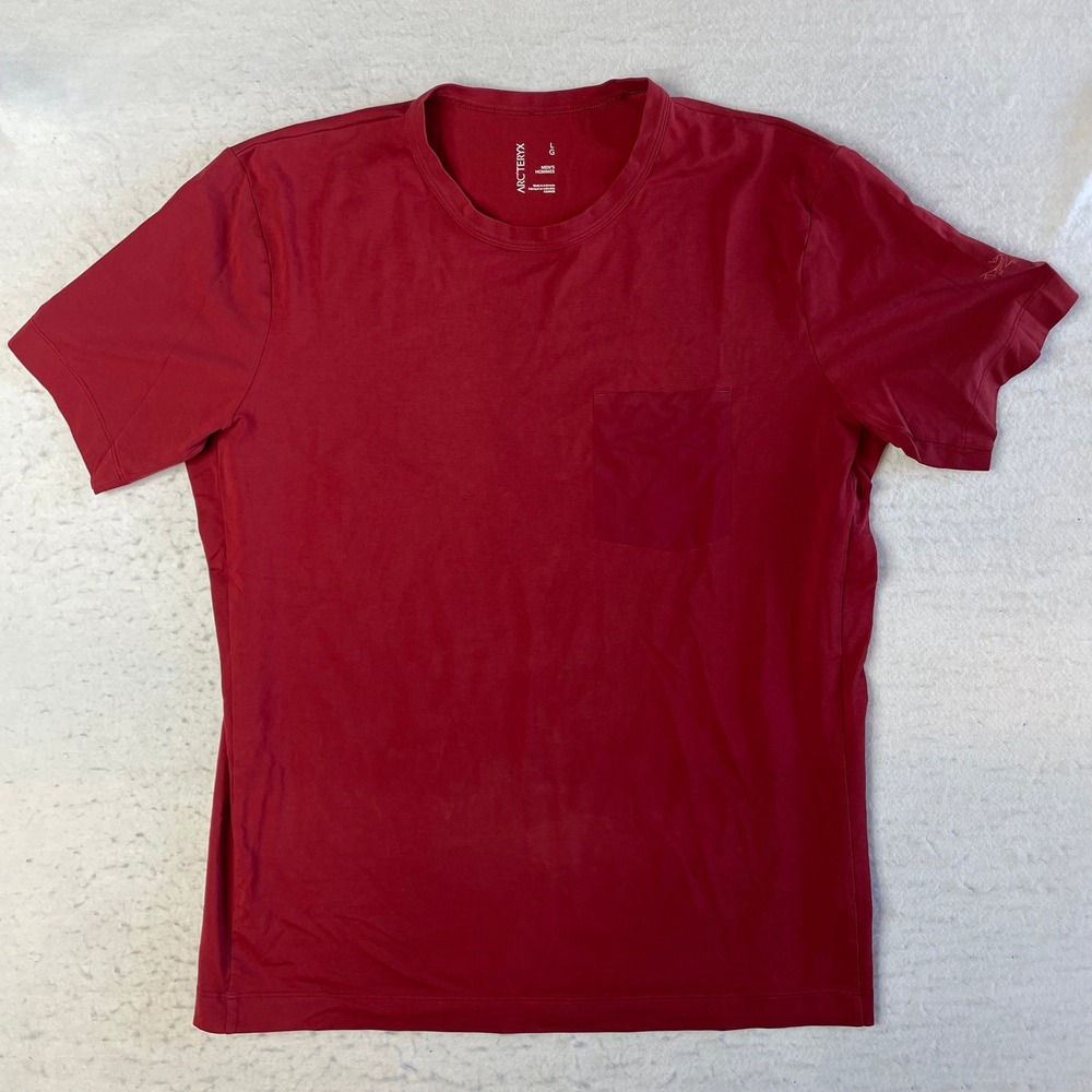 Arc'teryx T-Shirt Mens Large Red Pocket Crew Neck Logo